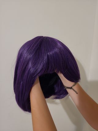 peluca morada de pelo corto