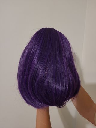 peluca morada de pelo corto