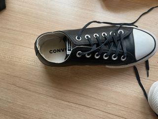 Converse negras de cuero y plataforma