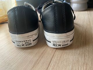 Converse negras de cuero y plataforma