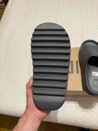 YEEZY SLIDE