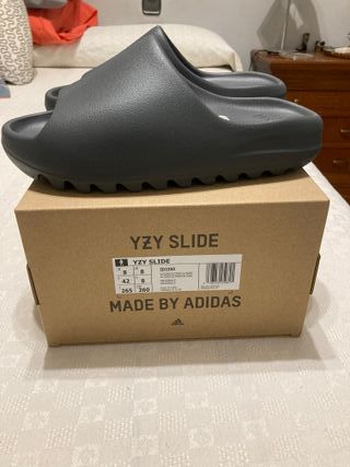YEEZY SLIDE