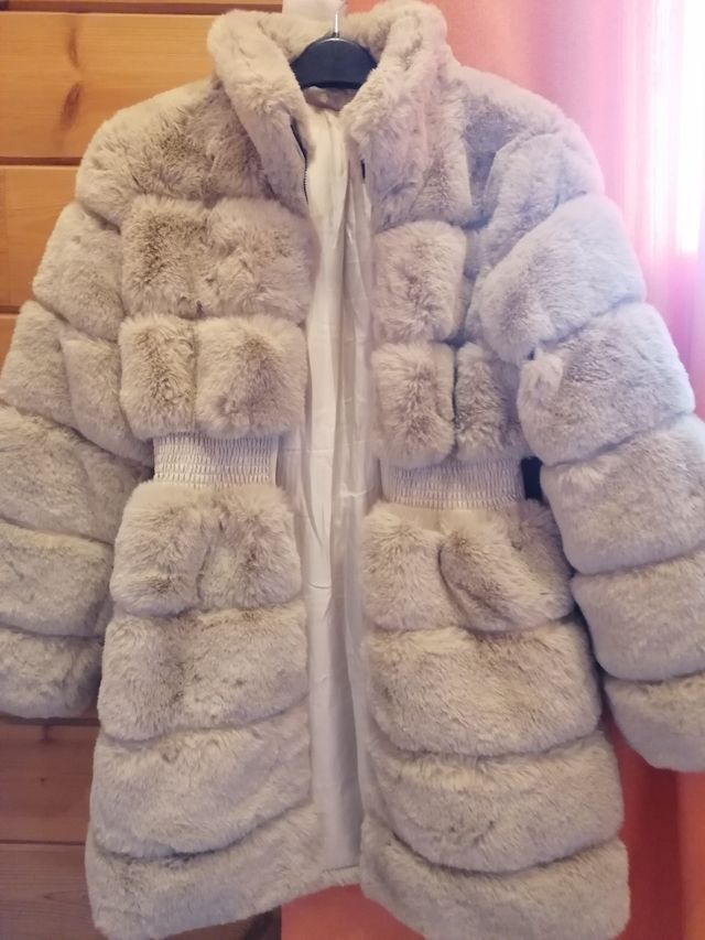 abrigo de pelo sintético. talla m pero no grande