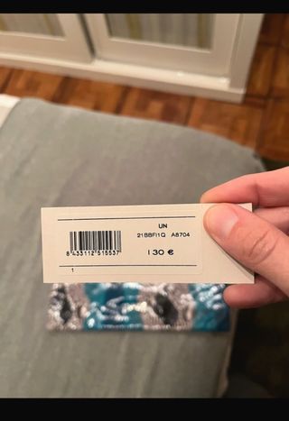 Bimba y Lola. Bolso de mano con etiquetas