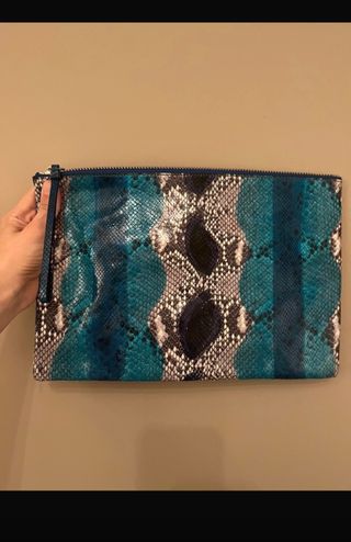 Bimba y Lola. Bolso de mano con etiquetas