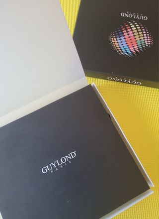 PALETA DE MAQUILLAJE, LIMA Y PINZAS.