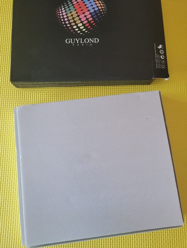 PALETA DE MAQUILLAJE, LIMA Y PINZAS.