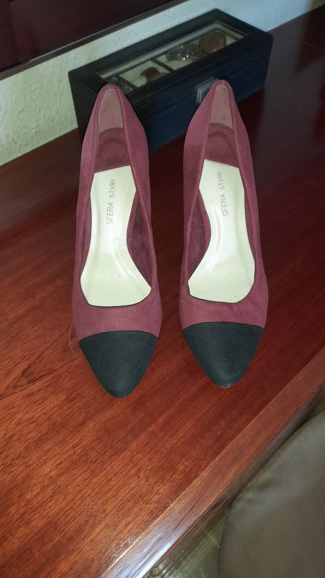 Zapatos completamente sin estrenar.