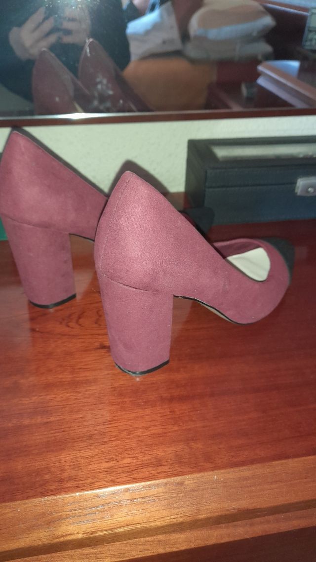 Zapatos completamente sin estrenar.