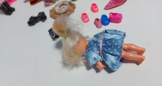 Muñeca Barbie kelly y otras con coche jeep 1998