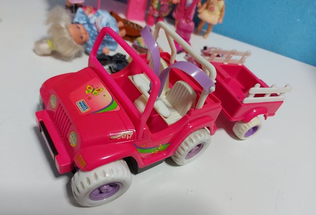 Muñeca Barbie kelly y otras con coche jeep 1998
