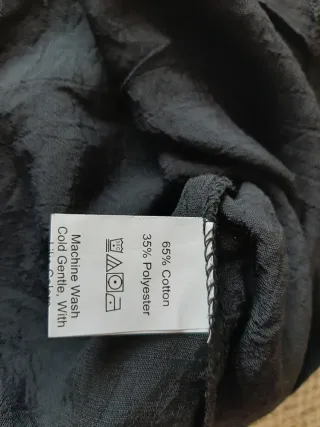 Blusa negra con encaje