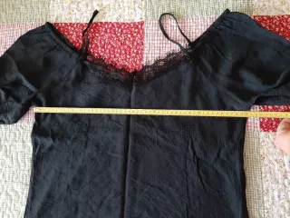Blusa negra con encaje