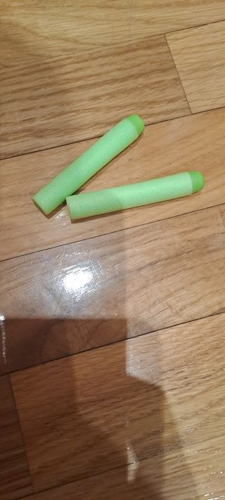 2 Pistolas Nerf. Doble cargador.