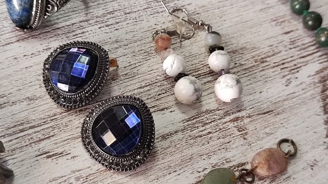 Anillos, pulseras, collares y pendientes joyeria