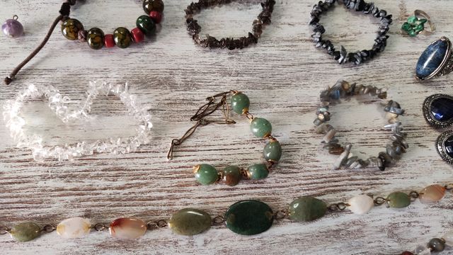 Anillos, pulseras, collares y pendientes joyeria