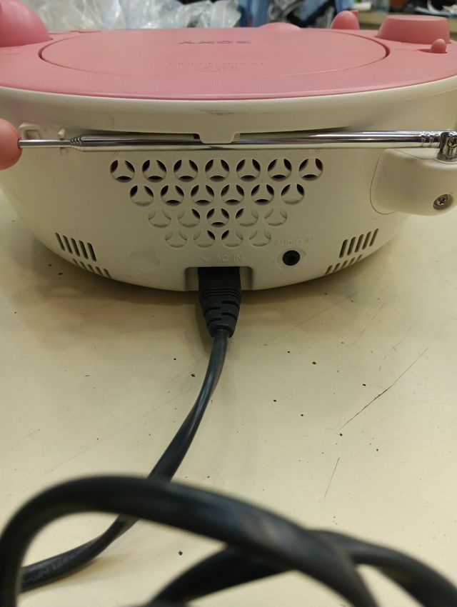 Mini cadena rosa SONY