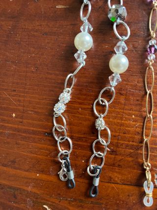 lotto di n. 3 collane per occhiali.