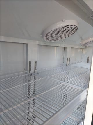 VITRINA MURAL CON PUERTAS DE SUPERMERCADO