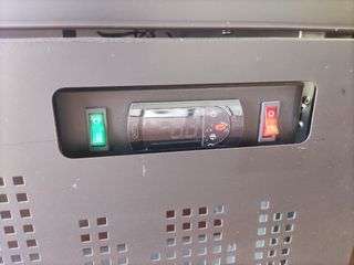 VITRINA MURAL CON PUERTAS DE SUPERMERCADO