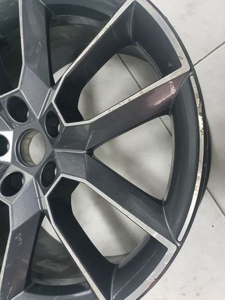 UNA SÓLA LLANTA Skoda Octavia RS 18"