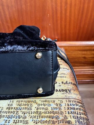 Bolso negro terciopelo Pepe Moll