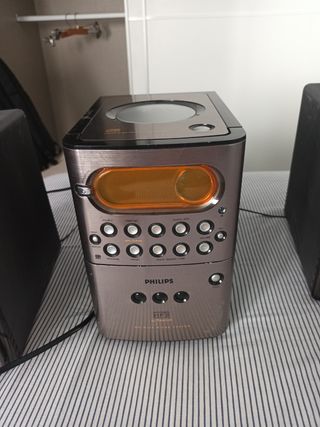 Equipo de música PHILIPS con CD y cinta