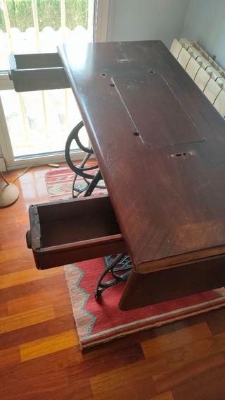 Mesa antigua maquina coser Wertheim