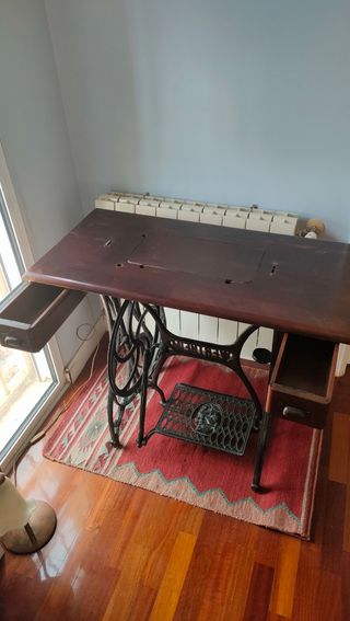 Mesa antigua maquina coser Wertheim