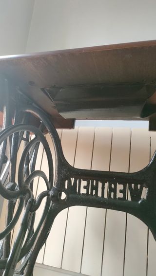 Mesa antigua maquina coser Wertheim