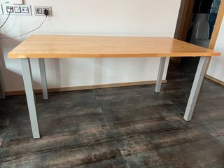 Mesa de salón u oficina de madera