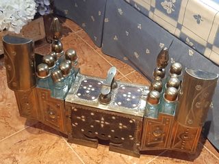 Preciosa zapatera latón madera y nacar