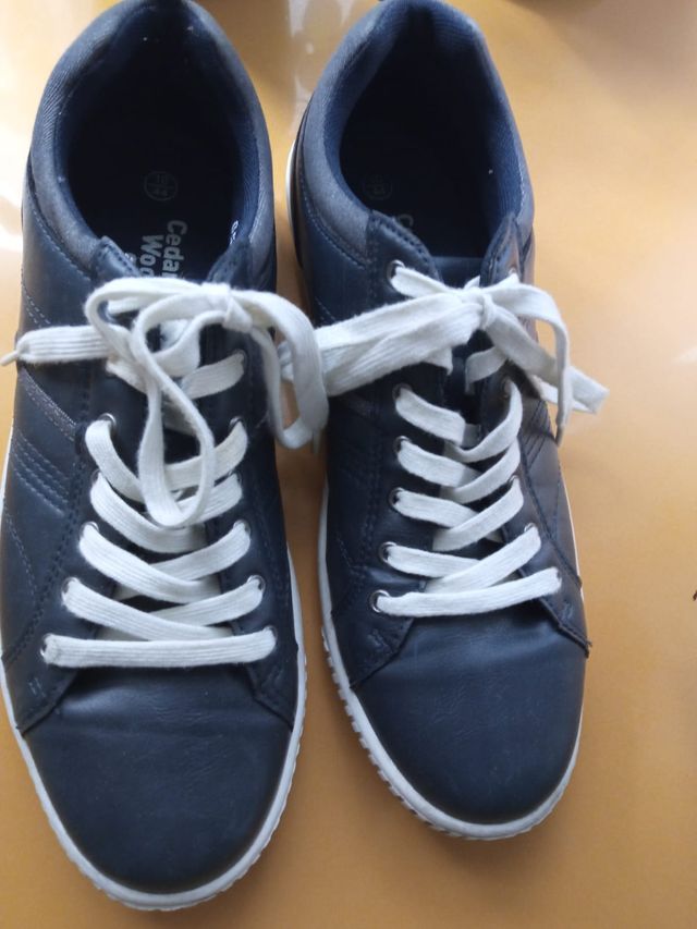 Zapatillas de cuero T.44 Cedar wood. Muy poco uso.