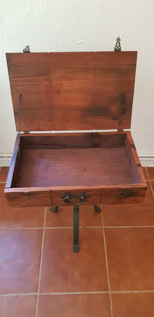 Mesa auxiliar (caja)