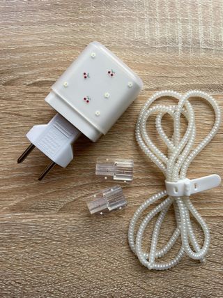 PROTECTOR CABLE Y ENCHUFE CON ADAPTADOR INCLUIDO