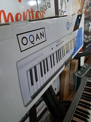 Teclado Oqan 61 teclas