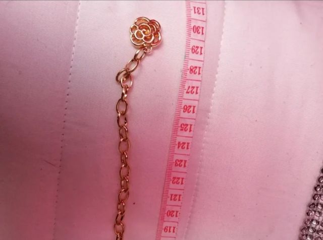 Cinturón metálico dorado