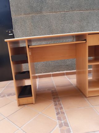 Mesa de despacho de madera
