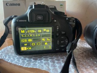Camera reflex Canon EOS 1300d + tamron 18-200mm
