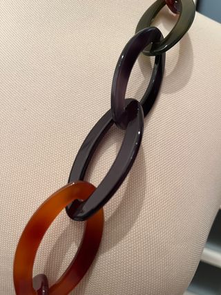 collana nuova con maglie colorate