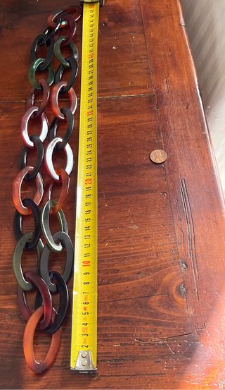 collana nuova con maglie colorate