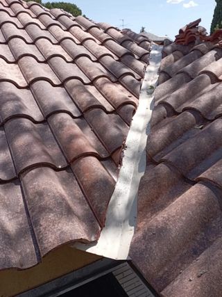 Reparación e instalación de cubiertas y tejados, G