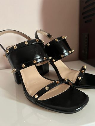 Sandalia tacón guess