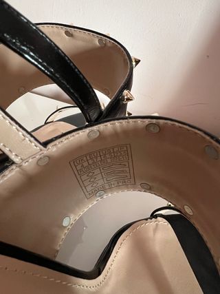 Sandalia tacón guess