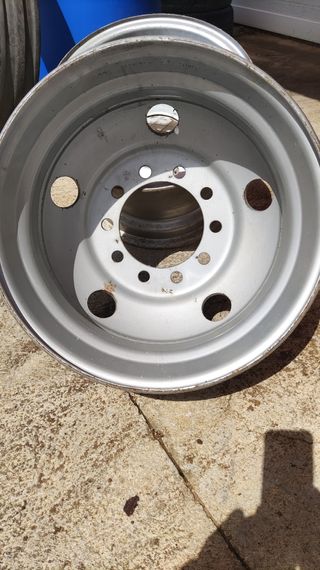 Llanta 19.5"  remolque.