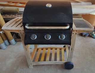 Barbacoa de gas con piedra volcánica