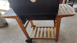 Barbacoa de gas con piedra volcánica