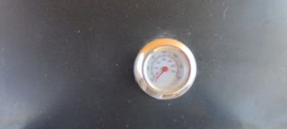 Barbacoa de gas con piedra volcánica