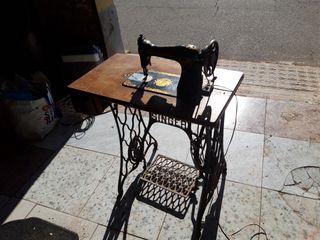 Máquina de coser antigua