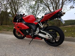 Honda cbr 1000 rr fireblade 2004